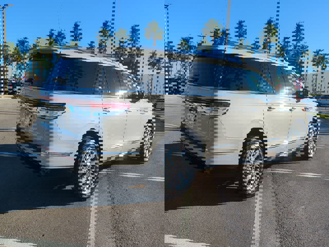 Certified 2024 Lincoln Navigator L Reserve image 4