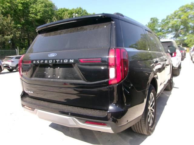 Used 2025 Ford Expedition Platinum AWD/4WD image 2