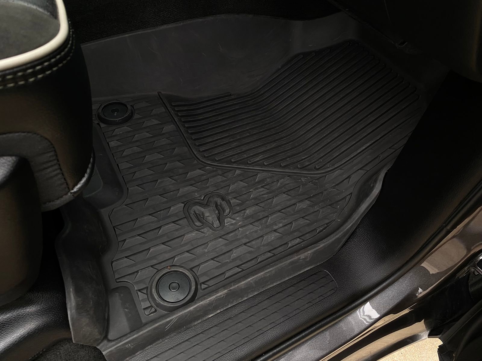 Used 2024 RAM 1500 Laramie AWD/4WD image 15