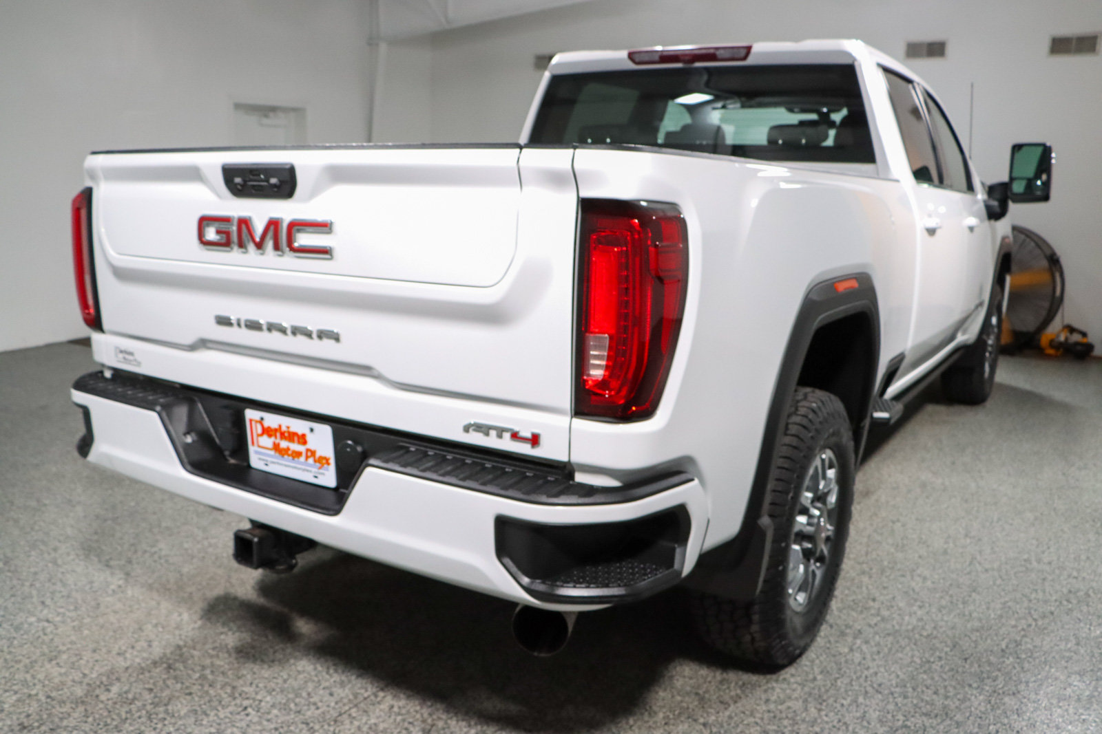 Used 2023 GMC Sierra 2500 AT4 w/ Gooseneck/5TH Wheel Package AWD/4WD image 7
