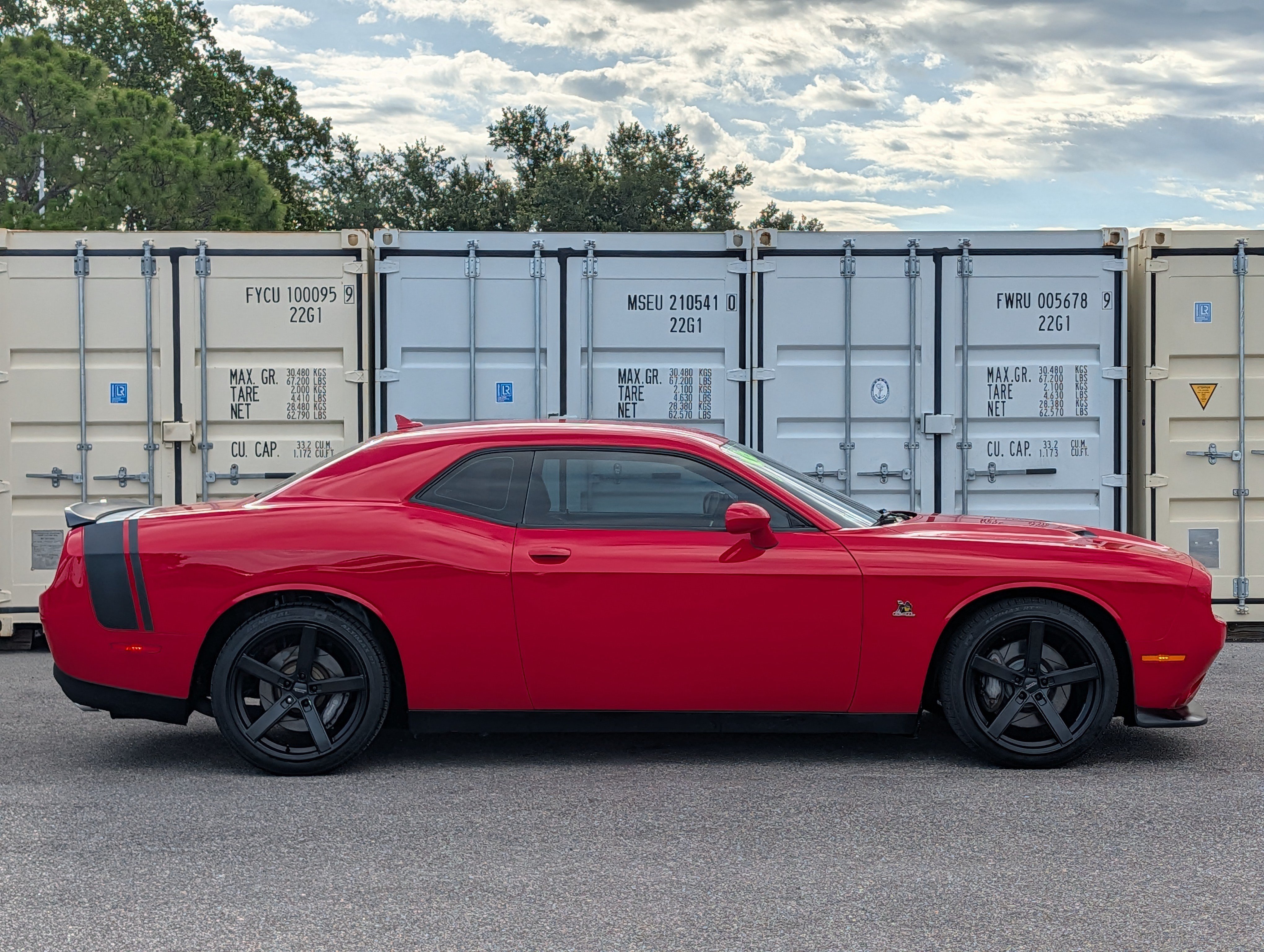 Used 2016 Dodge Challenger R/T Scat Pack w/ Leather Interior Group RWD image 3