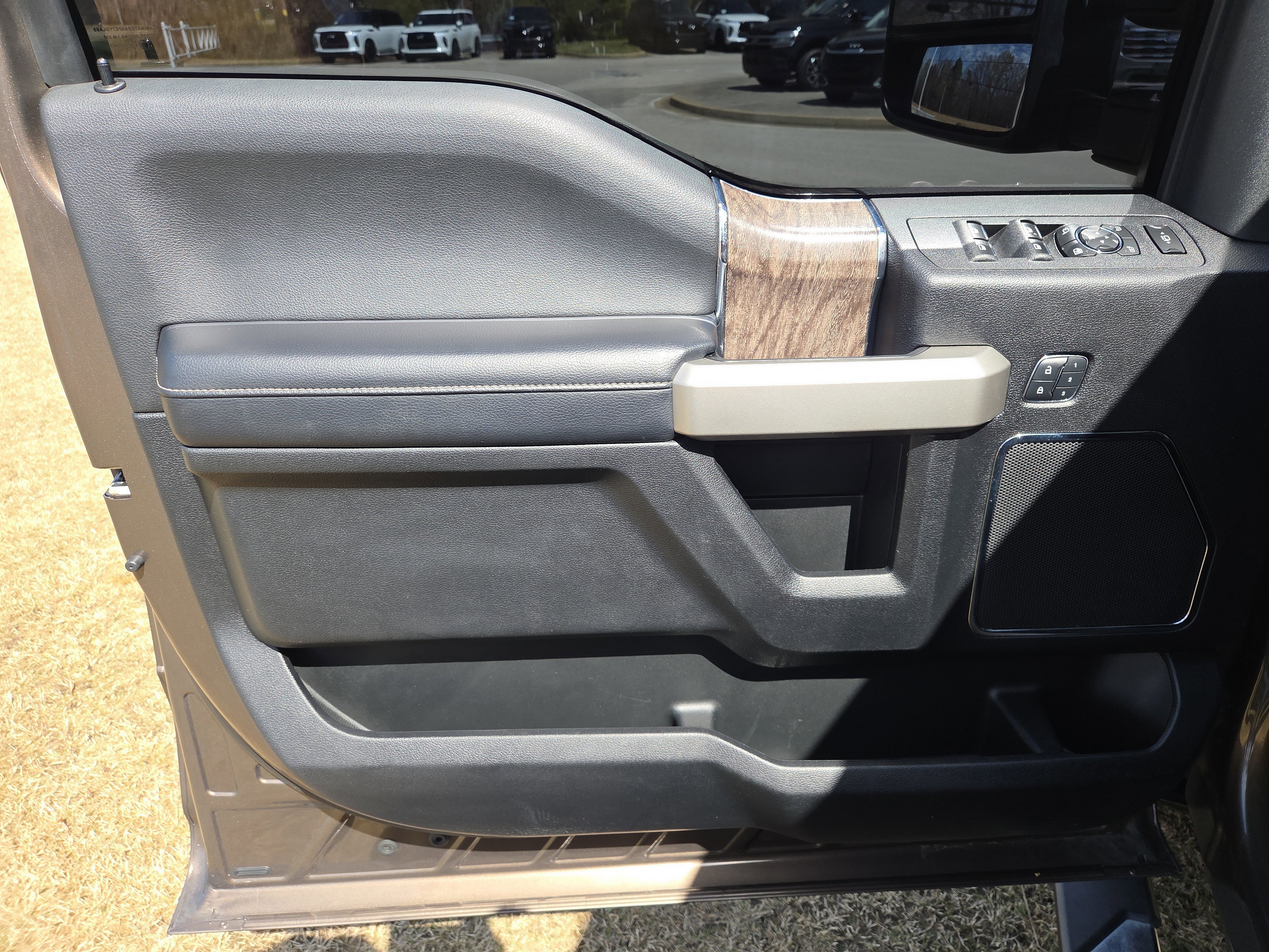 Used 2017 Ford F250 Lariat w/ Lariat Value Package image 6