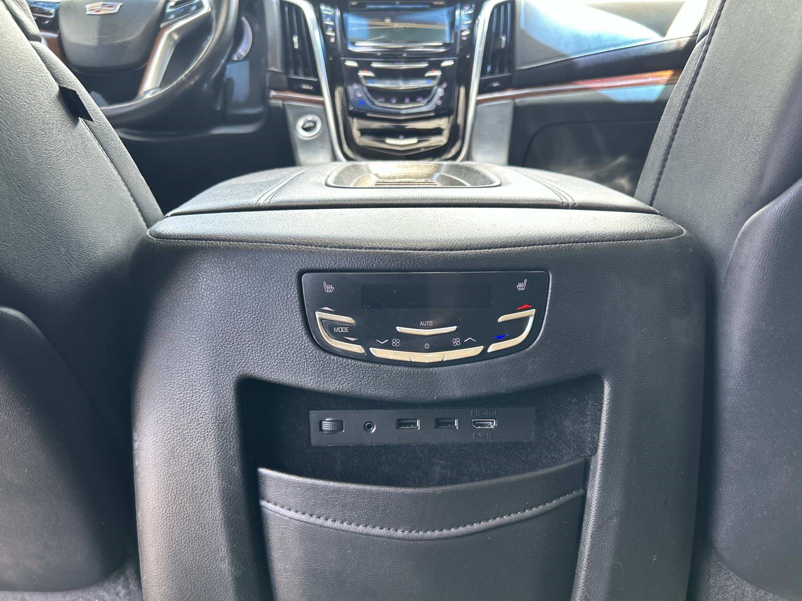 Used 2018 Cadillac Escalade ESV Premium Luxury AWD/4WD image 12