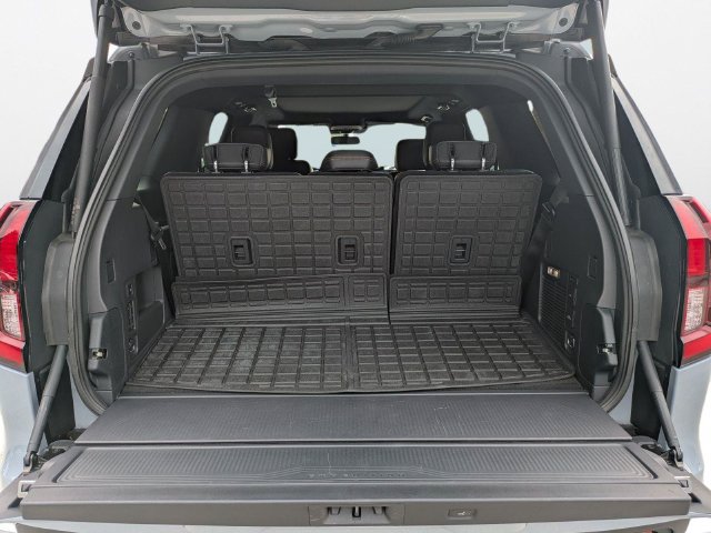 Used 2025 Ford Expedition Tremor AWD/4WD image 13