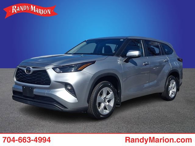 Used 2024 Toyota Highlander LE image 1