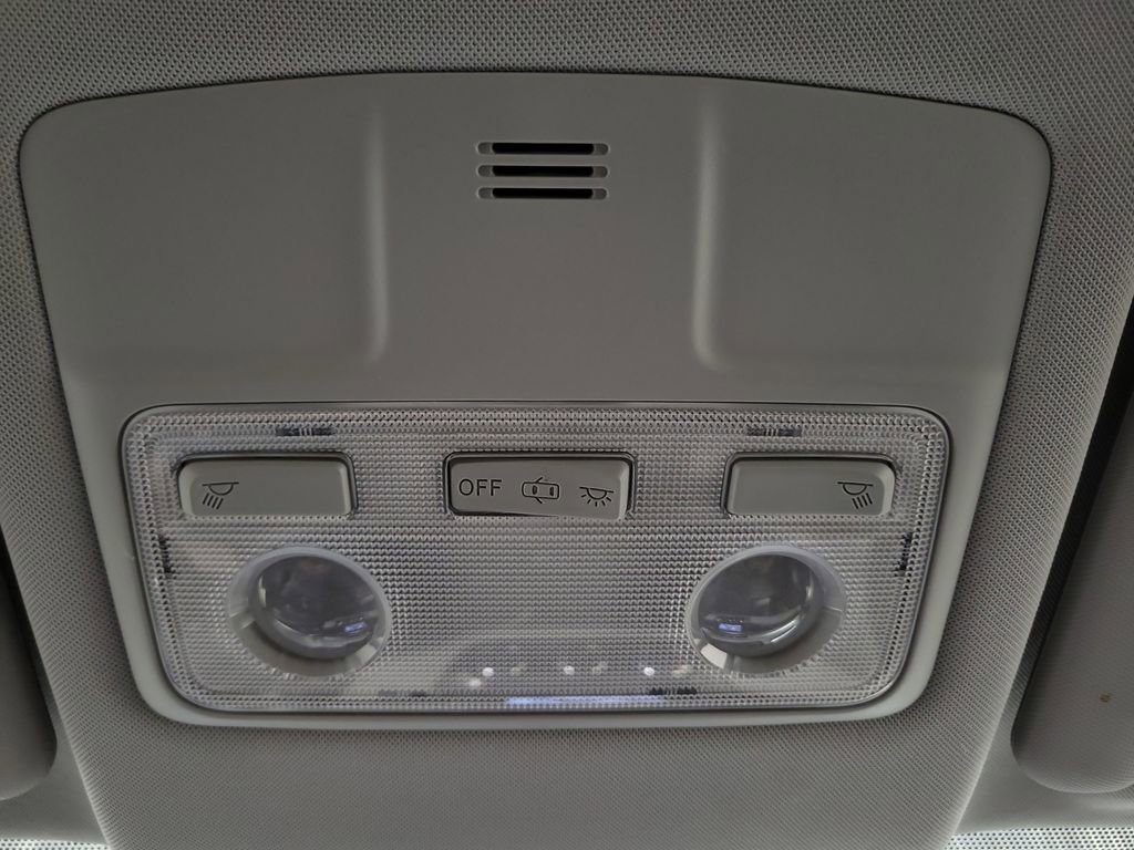 Used 2015 Toyota RAV4 LE image 19