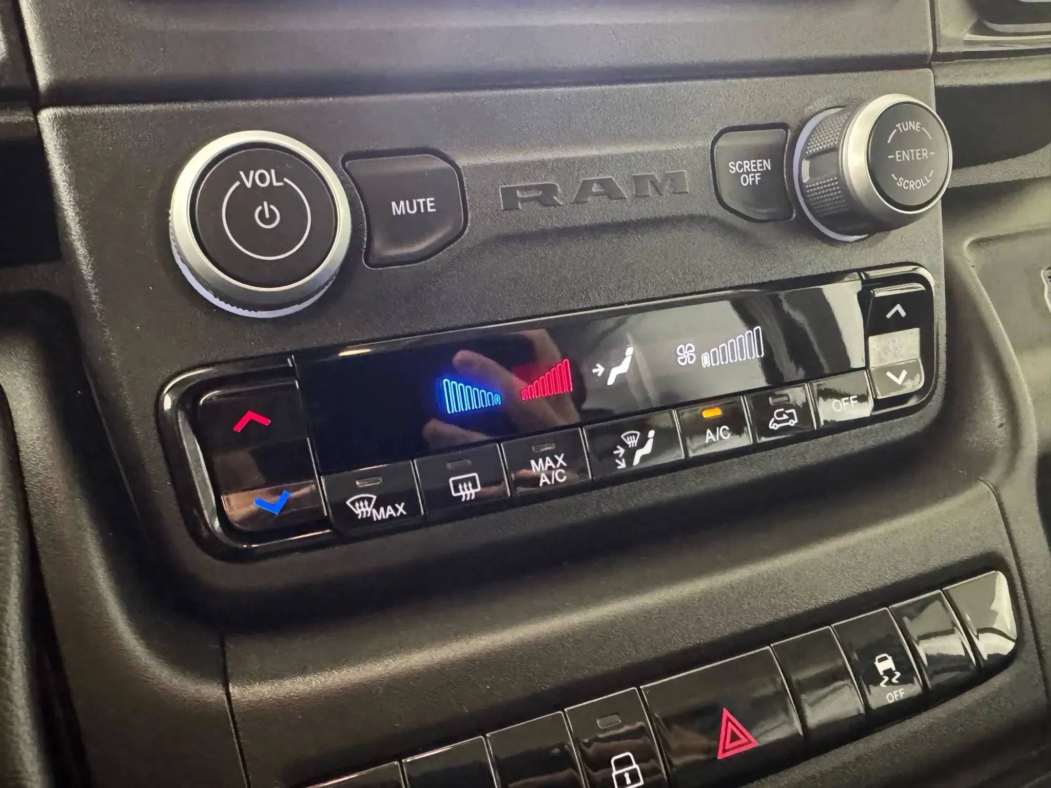 Used 2024 RAM ProMaster 1500 w/ Convenience Group FWD image 22