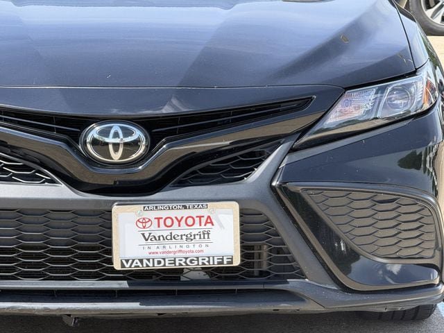 Used 2021 Toyota Camry SE FWD image 6