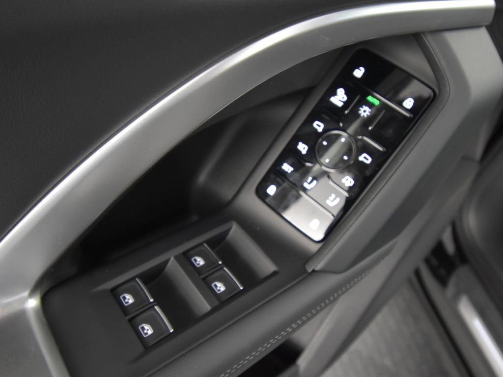 New 2025 Audi Q5 Prestige image 24