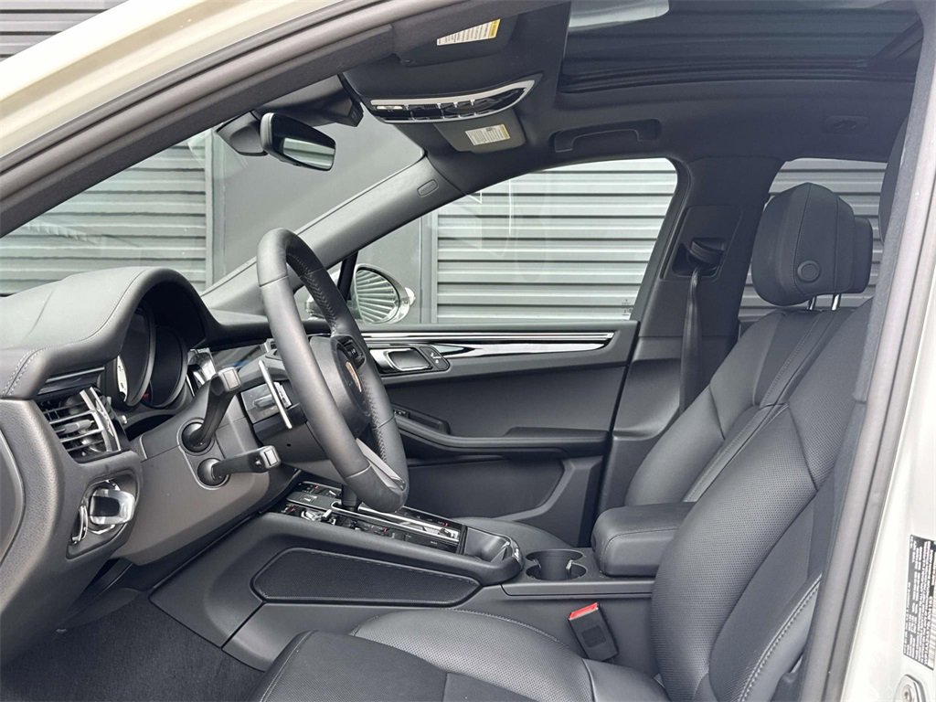 Used 2025 Porsche Macan Turbo image 13