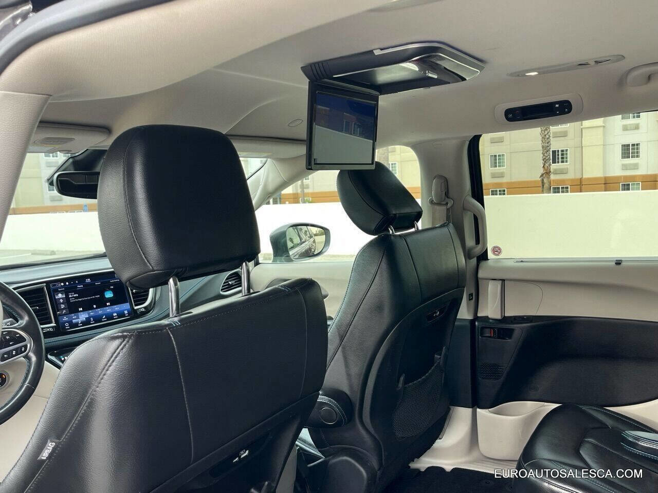 Used 2021 Chrysler Pacifica Touring-L image 29