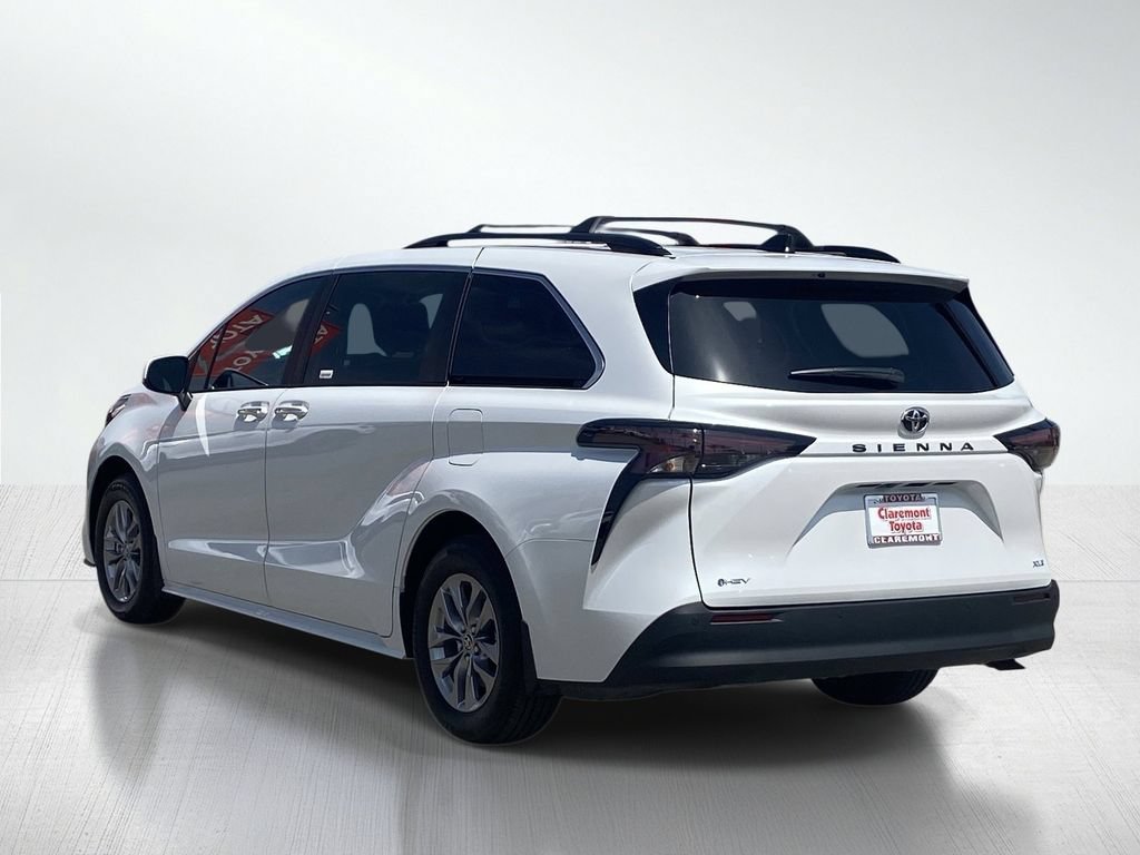 Certified 2026 Toyota Sienna XLE FWD image 4