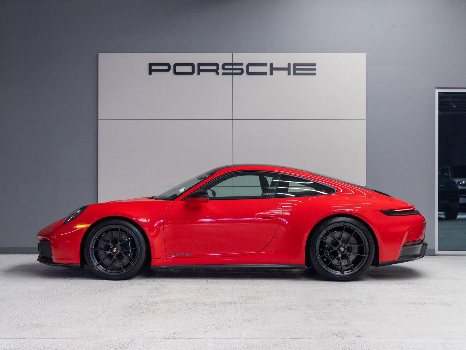 Used 2025 Porsche 911 Carrera GTS RWD image 2