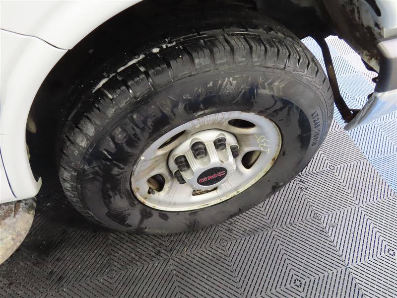 Used 2024 GMC Savana 2500 w/ Driver Convenience Package image 9