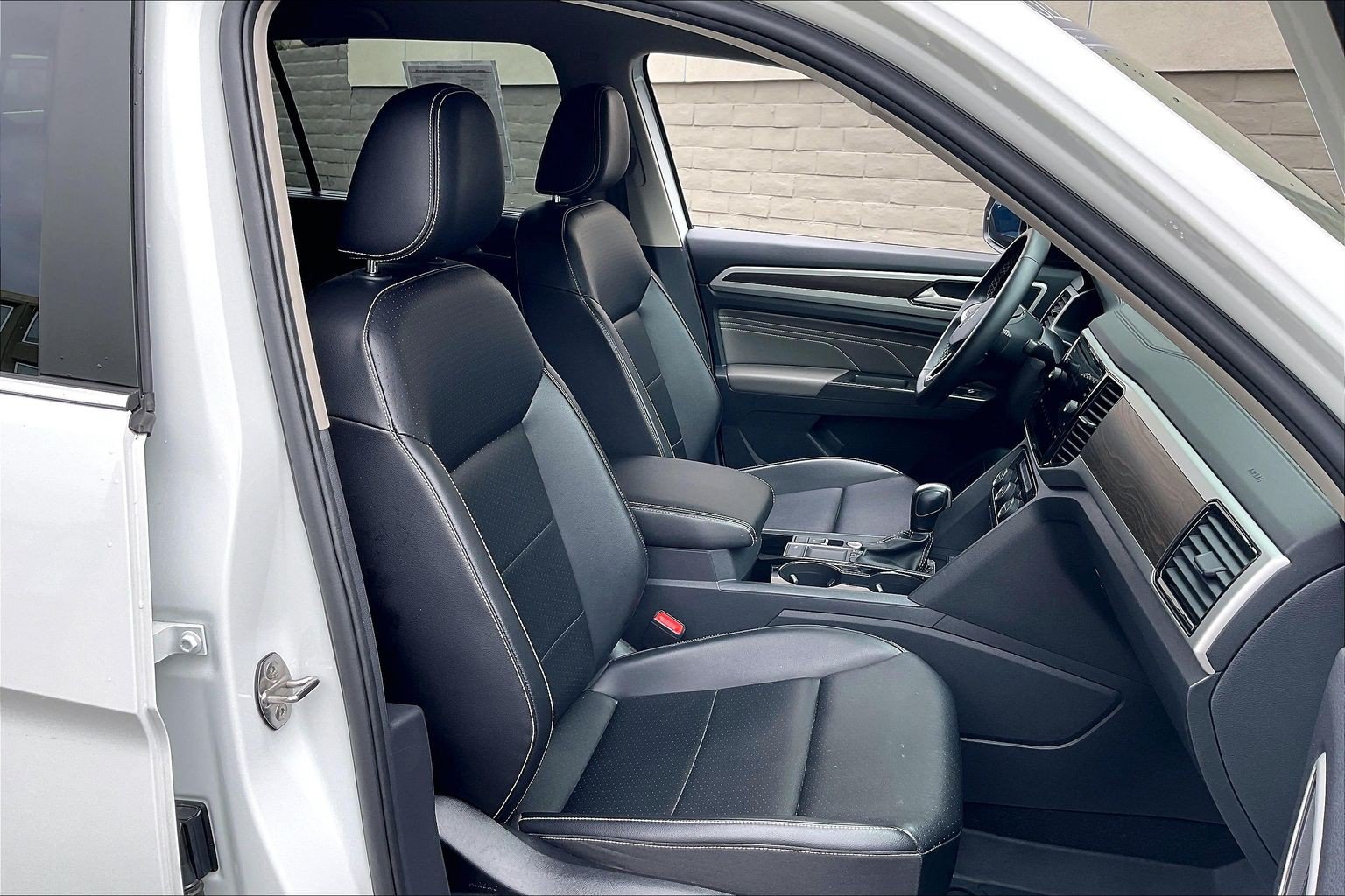Certified 2022 Volkswagen Atlas SE FWD image 6