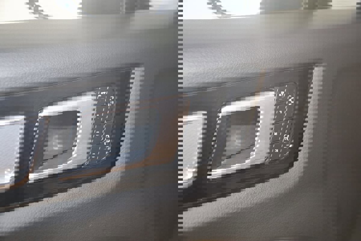 Used 2022 Porsche Cayenne Platinum Edition w/ Premium Package Plus image 42