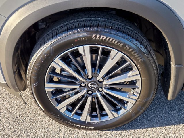 New 2026 Nissan Pathfinder Platinum FWD image 8