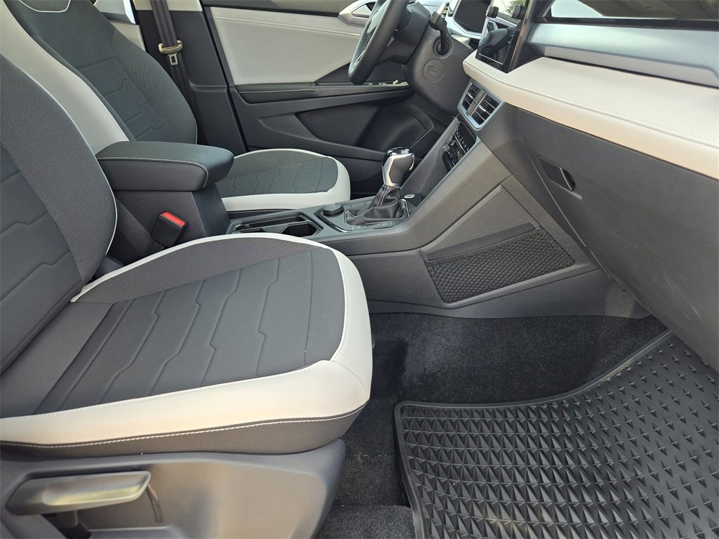 New 2025 Volkswagen Taos SE image 12