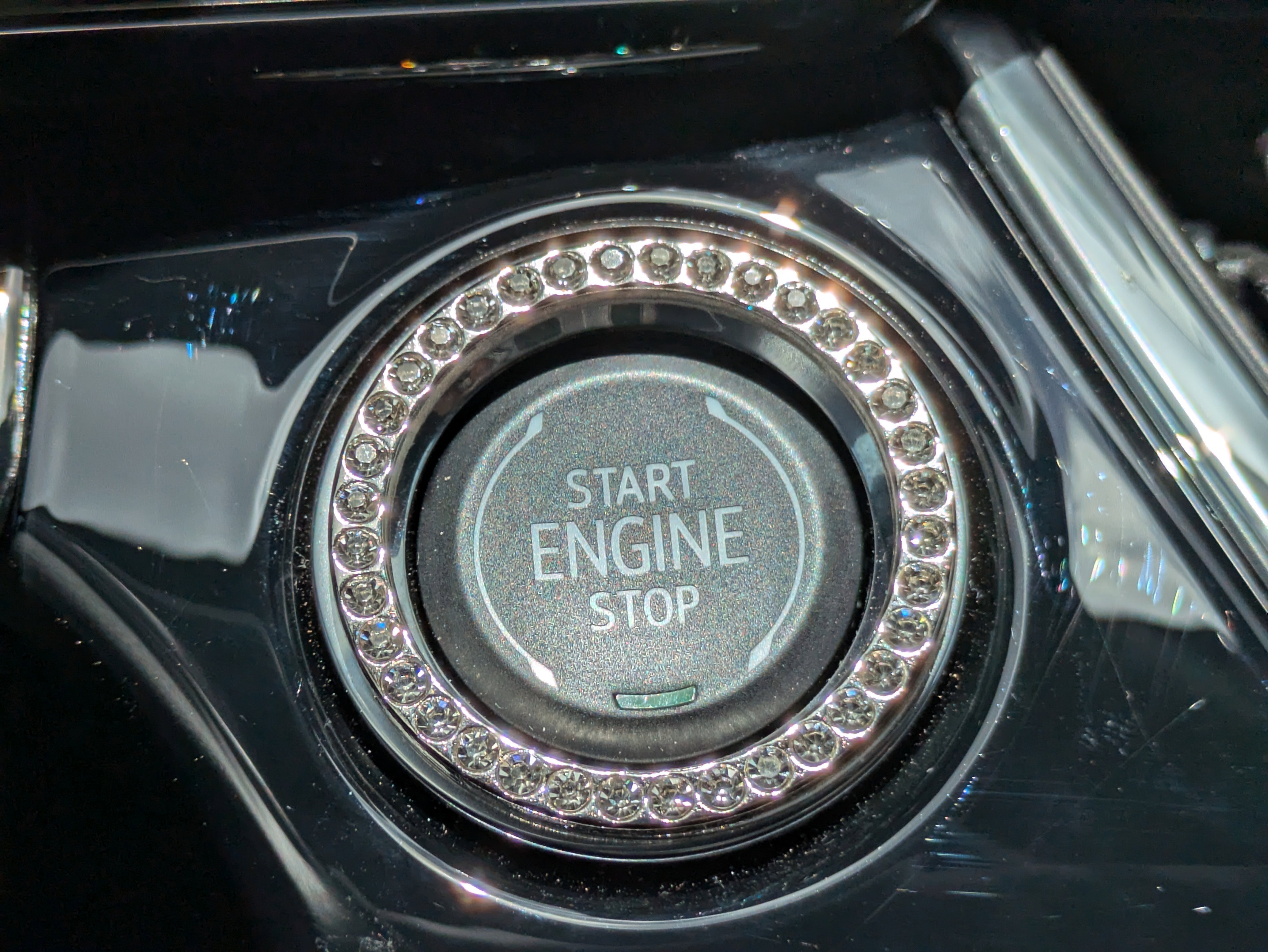 Used 2025 Chevrolet Trax RS w/ Sunroof Package FWD image 23