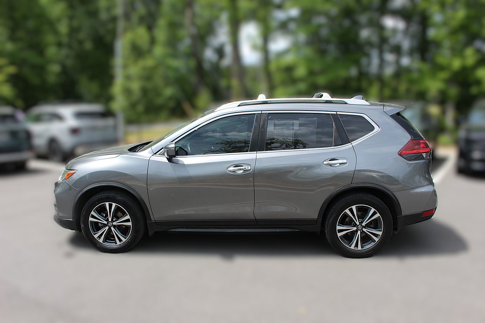 Used 2020 Nissan Rogue SV w/ Premium Package image 5