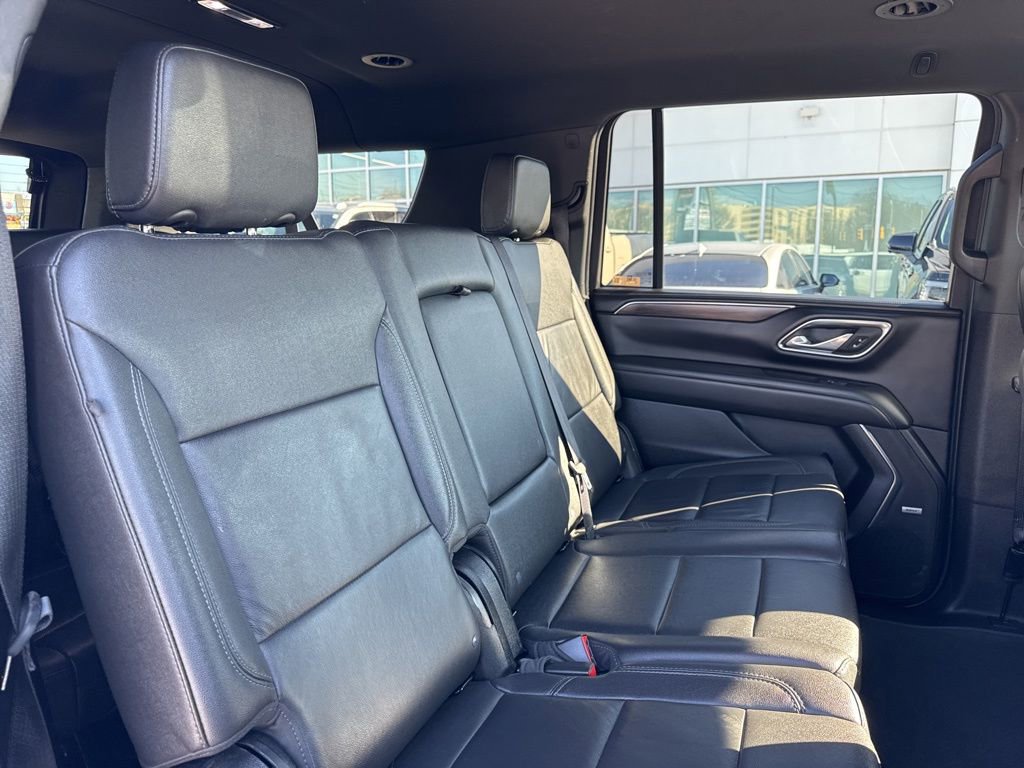Used 2024 Chevrolet Suburban LT image 27