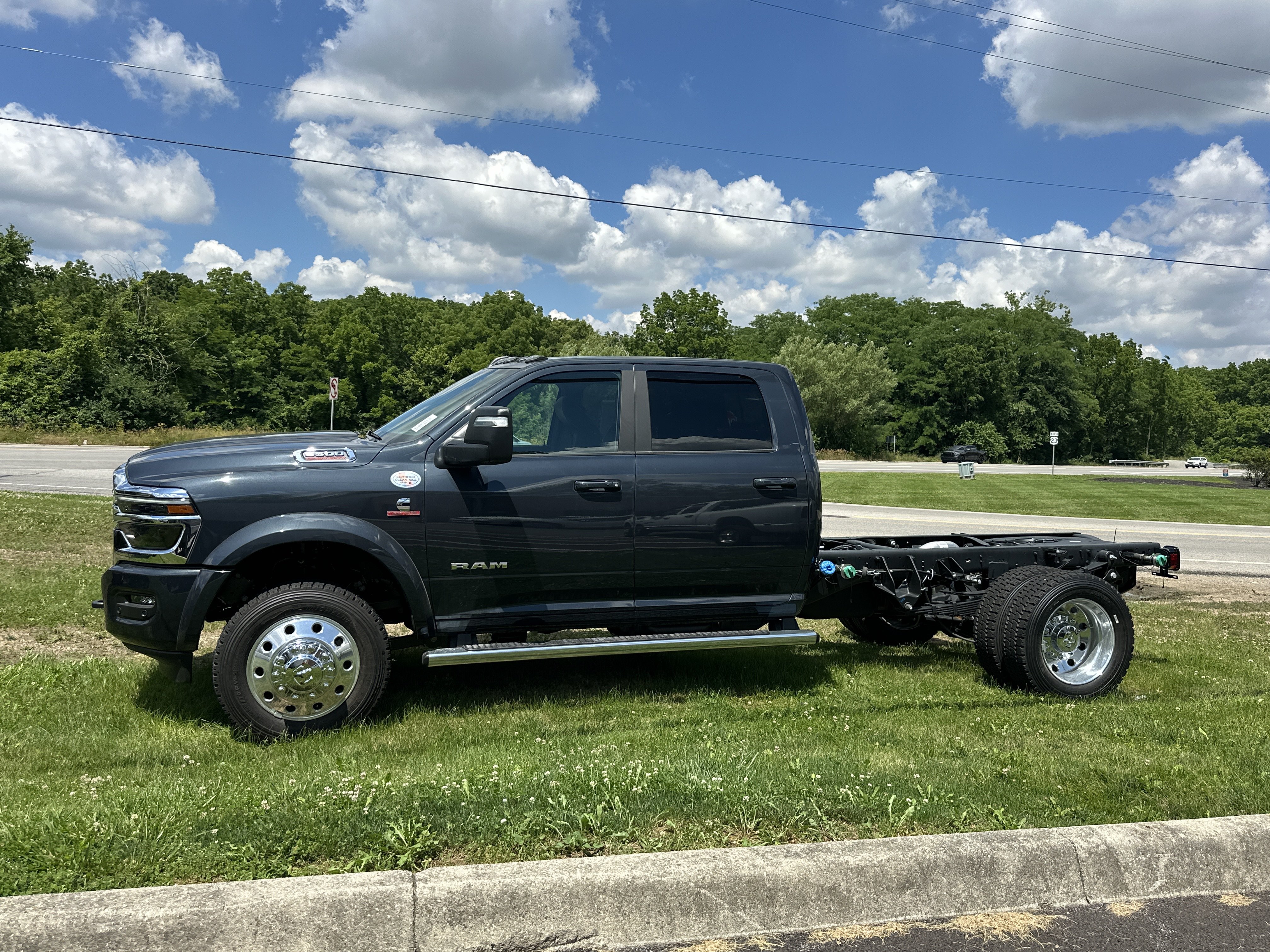 New 2026 RAM 5500 4x4 Crew Cab w/ Laramie Trim Package image 25