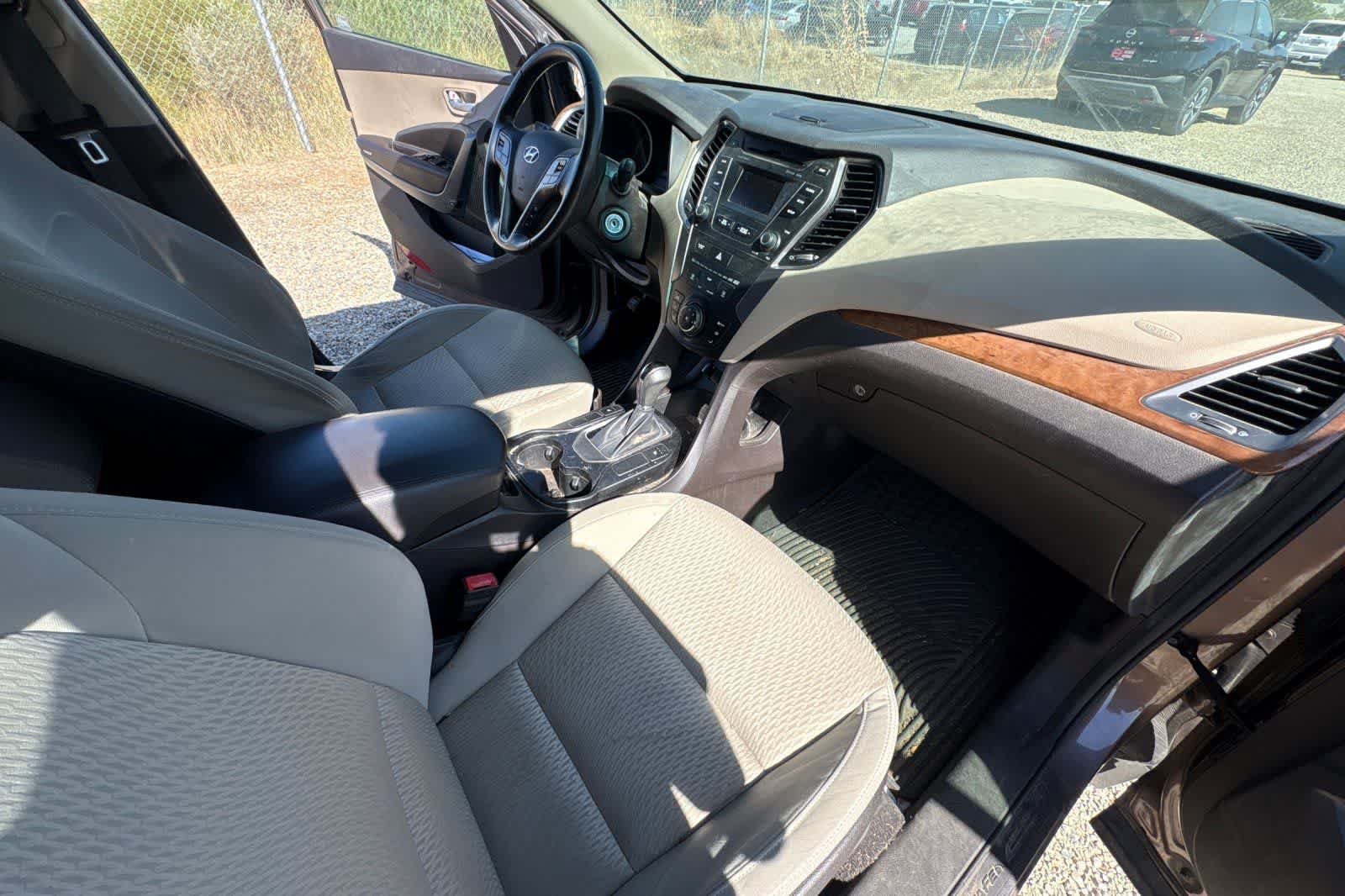 Used 2014 Hyundai Santa Fe GLS FWD image 18