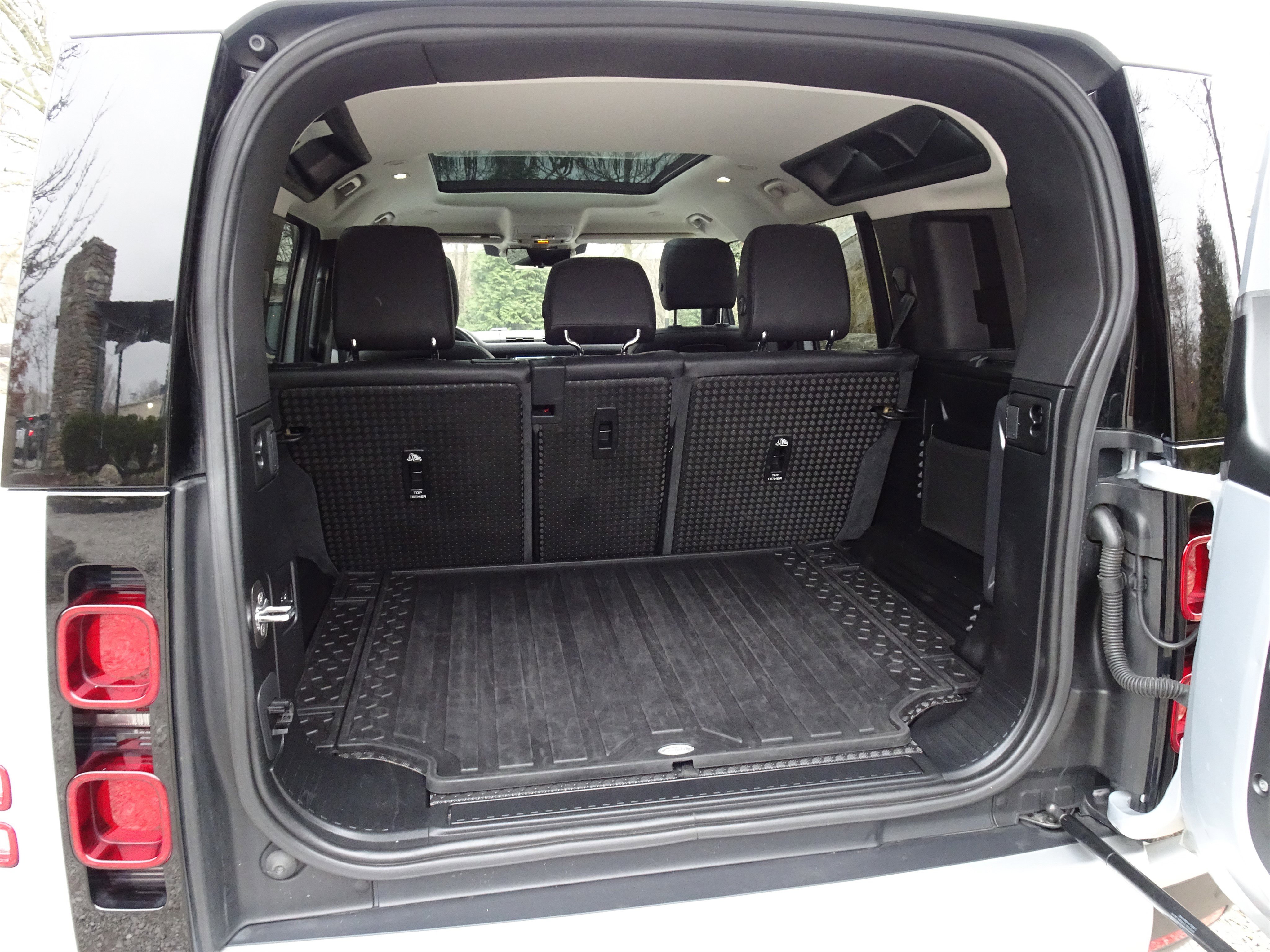 Used 2020 Land Rover Defender 110 SE image 22