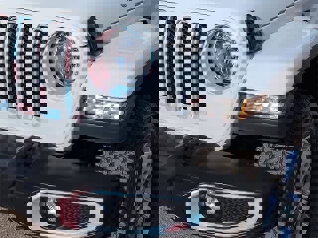 Used 2022 Jeep Wrangler Unlimited Sahara w/ Cold Weather Group image 11