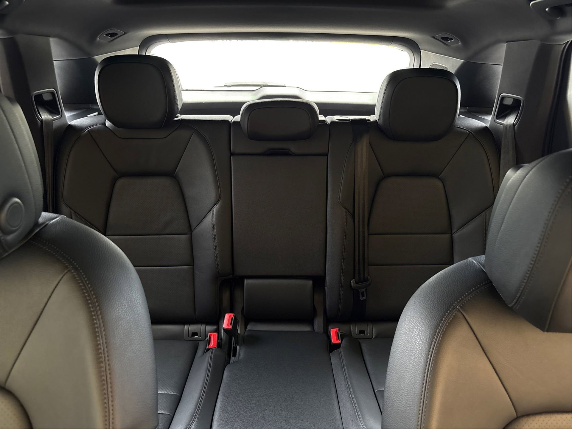 Used 2025 Porsche Cayenne AWD/4WD image 17