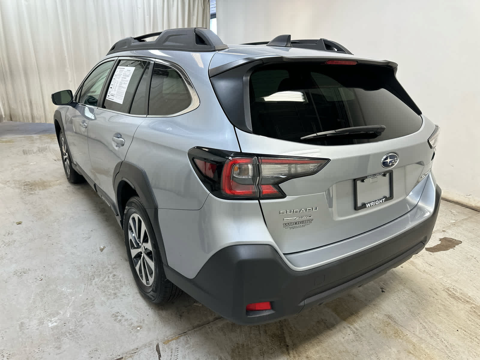 Used 2024 Subaru Outback Premium AWD/4WD image 2