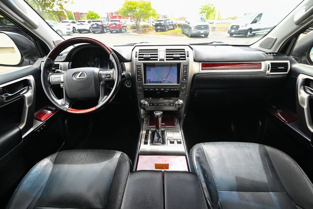 Used 2017 Lexus GX 460 Premium w/ Premium Package AWD/4WD image 30