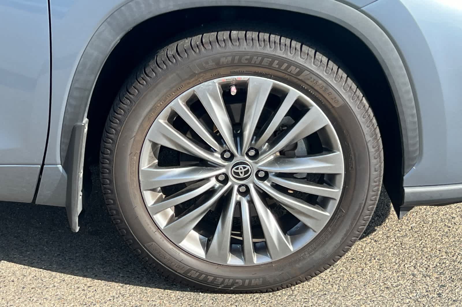 Used 2021 Toyota Highlander Platinum AWD/4WD image 18