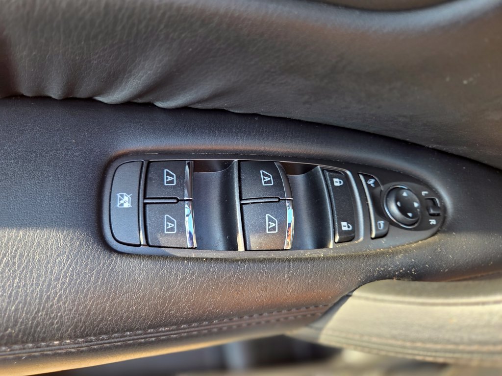 Used 2022 Nissan Armada SV AWD/4WD image 28