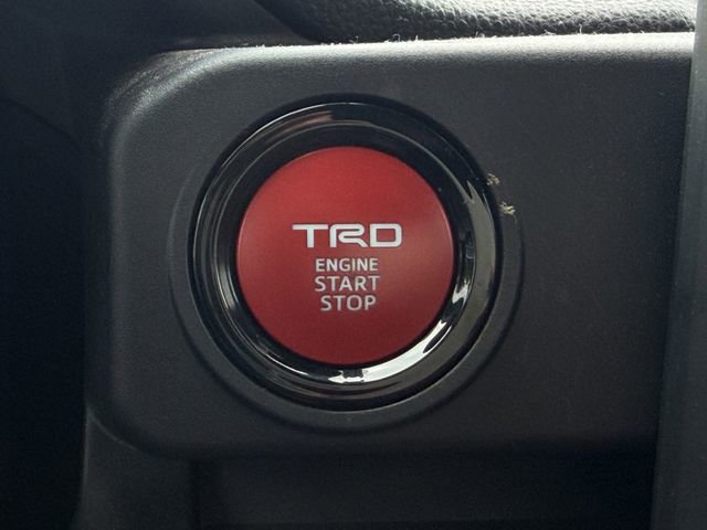 Certified 2025 Toyota Tacoma TRD Off-Road AWD/4WD image 21