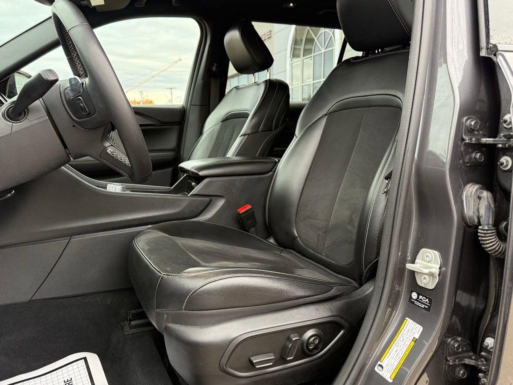 Used 2024 Jeep Grand Cherokee L Laredo image 2