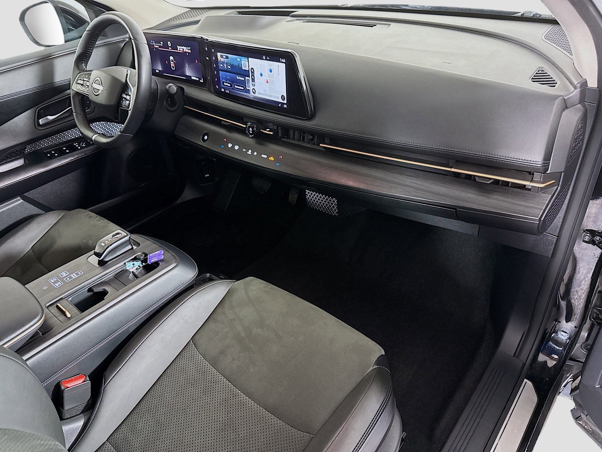 Used 2023 Nissan Ariya FWD image 30