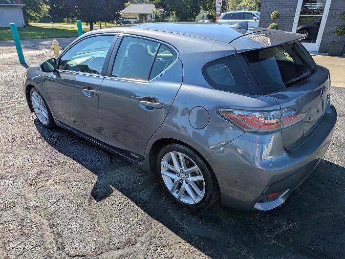Used 2015 Lexus CT 200h w/ Seat Comfort Package FWD image 4