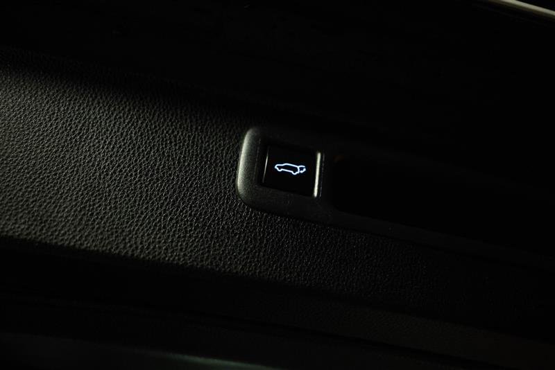 Used 2022 Toyota Highlander XLE AWD/4WD image 8