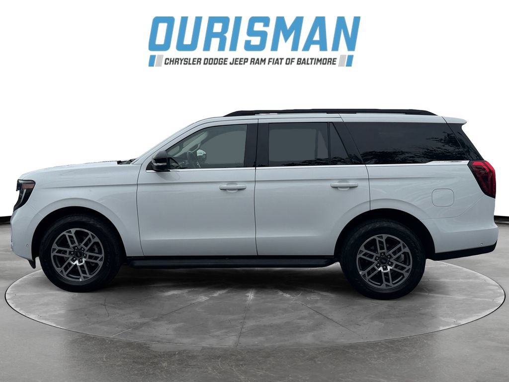 Used 2025 Ford Expedition Active AWD/4WD image 3