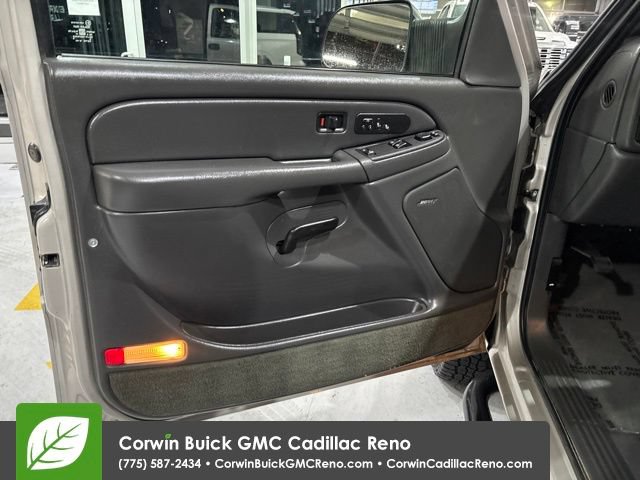 Used 2004 GMC Sierra 2500 SLT w/ Heavy-Duty Power Package AWD/4WD image 13