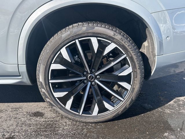 Certified 2025 Volvo XC90 B6 Plus image 9