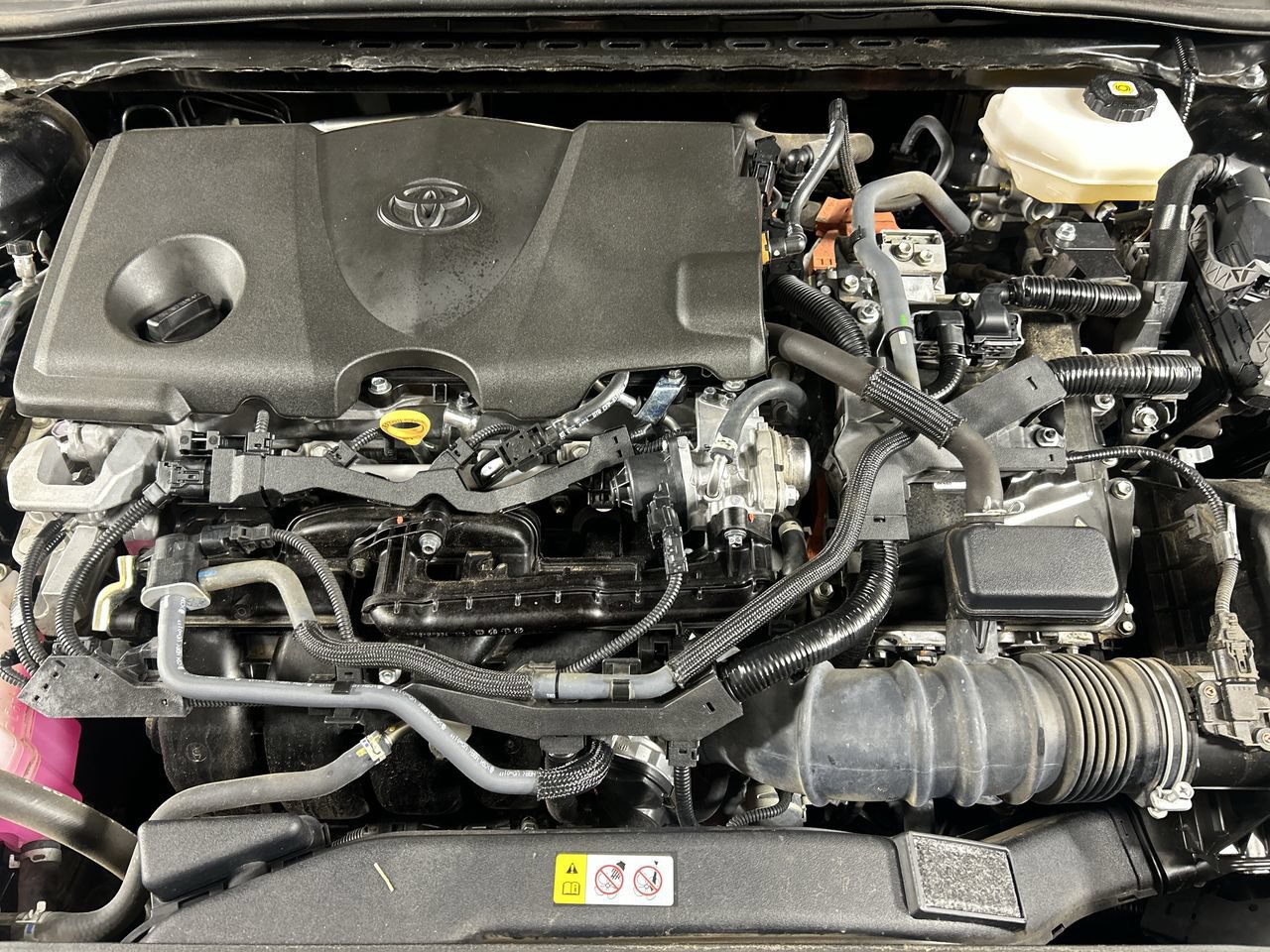 Used 2025 Toyota Camry XSE FWD image 11