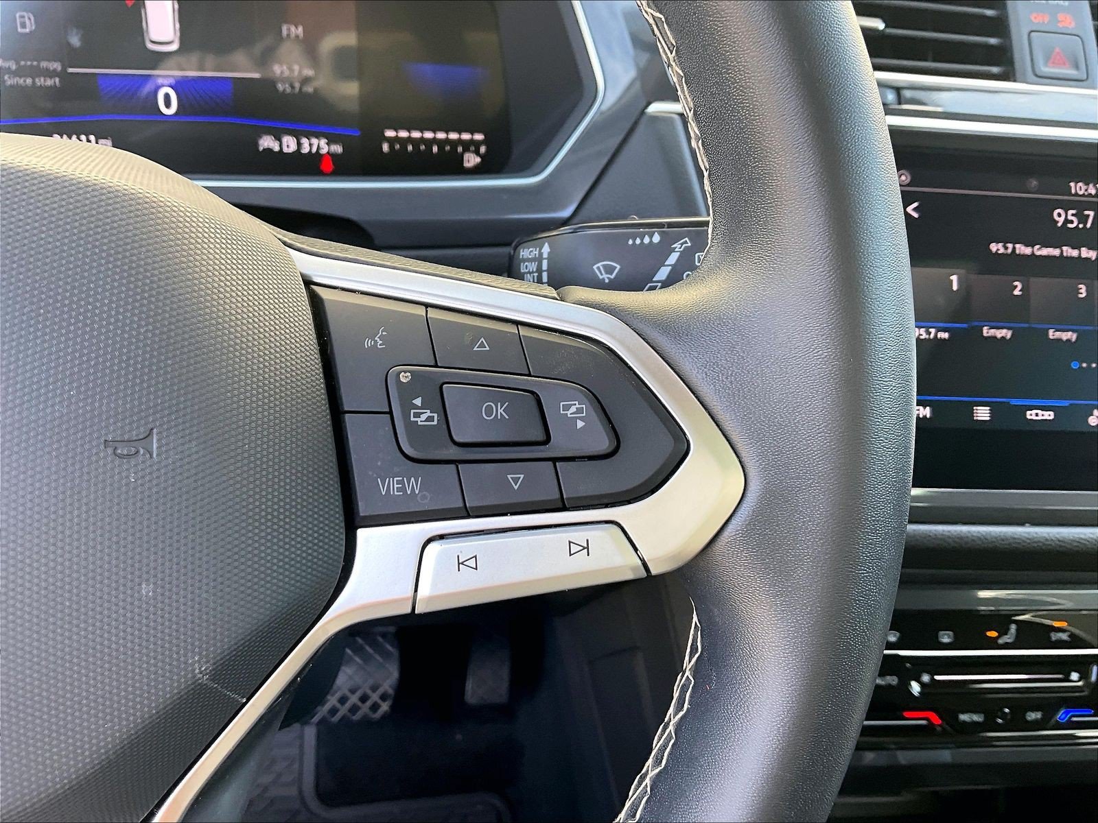 Certified 2023 Volkswagen Tiguan SE FWD image 19