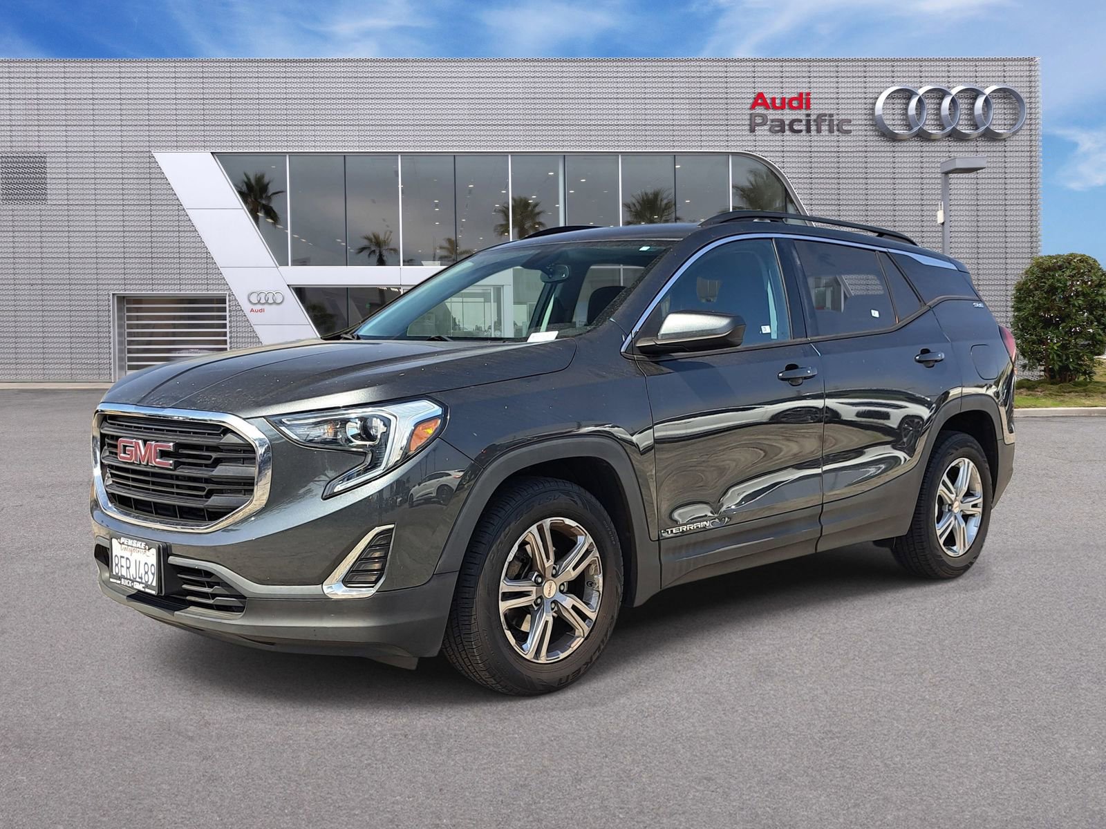 Used 2018 GMC Terrain SLE w/ Driver Convenience Package image 1
