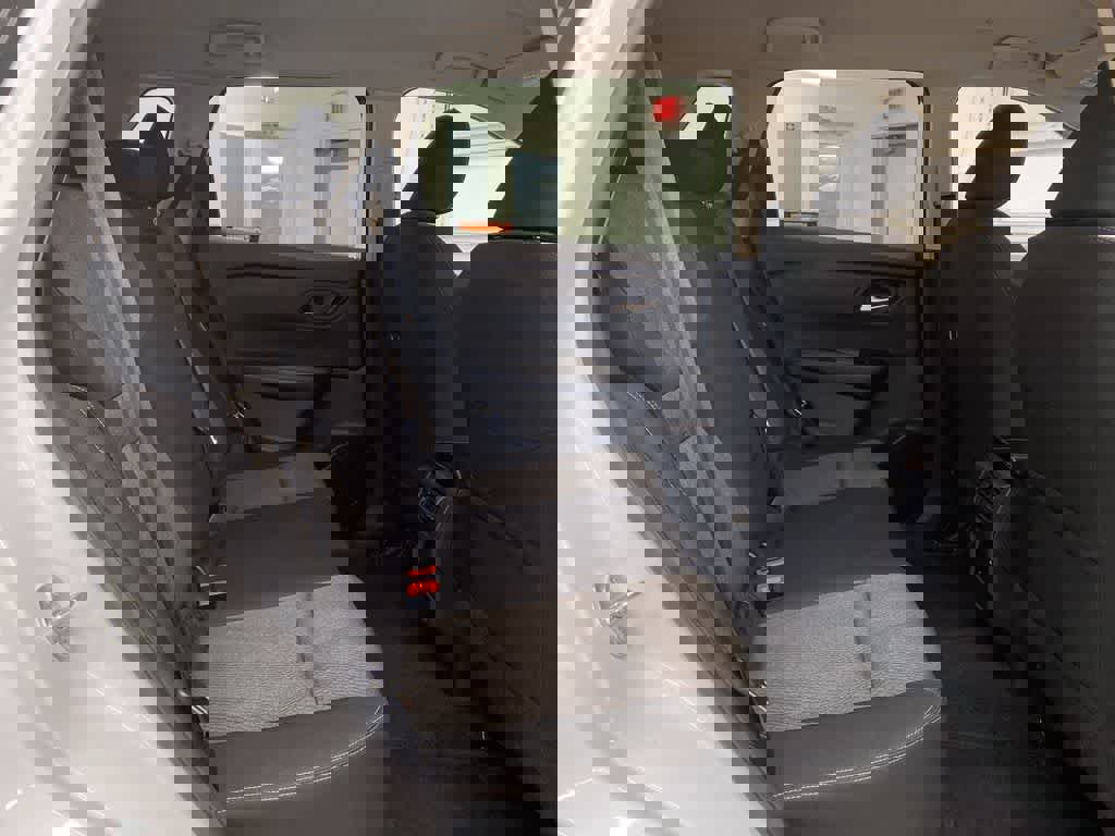 Used 2024 Nissan Rogue SV image 17