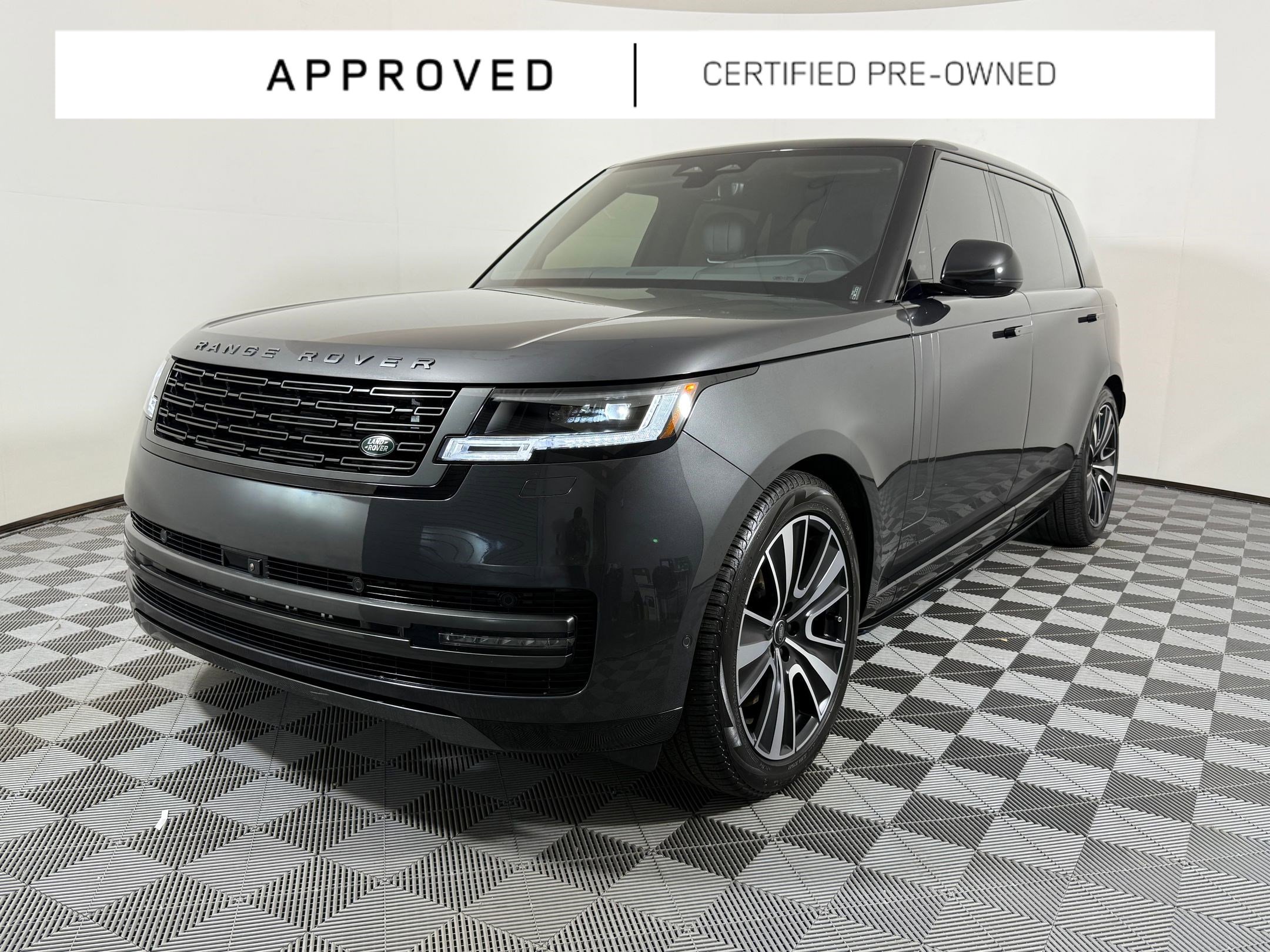 Used 2025 Land Rover Range Rover Long Wheelbase SE image 1