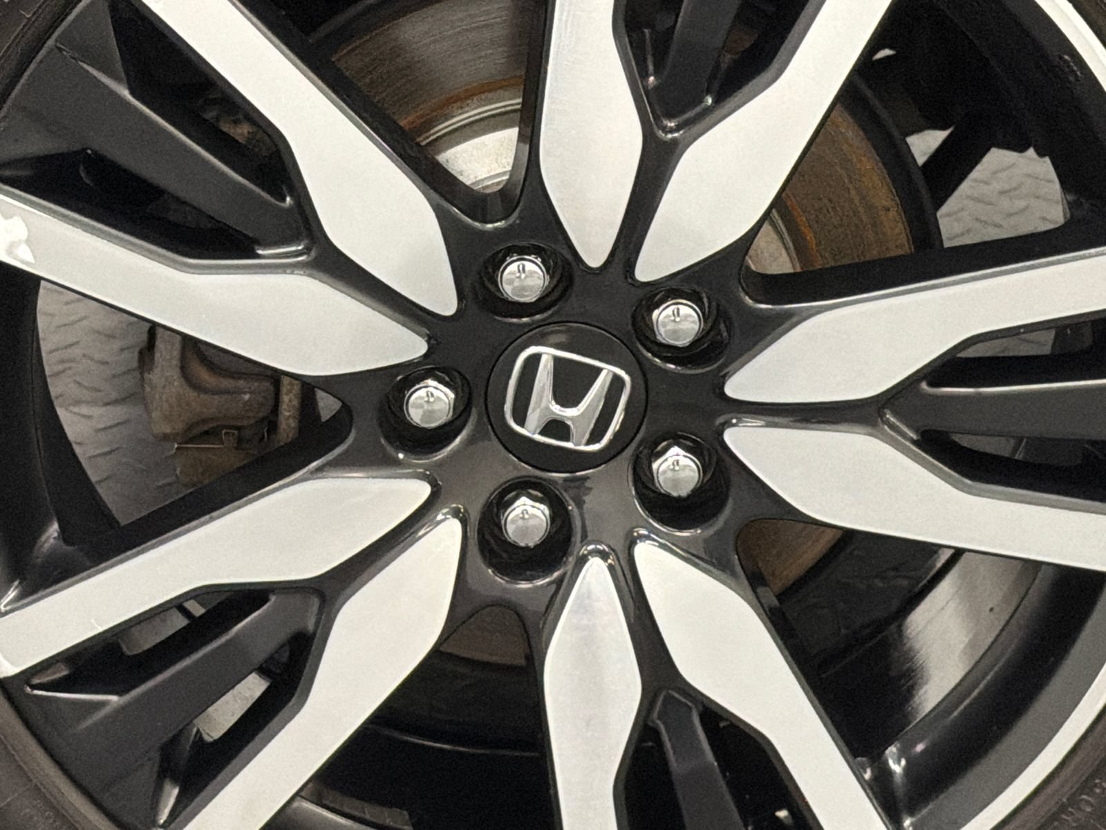 Used 2019 Honda Pilot Touring image 3