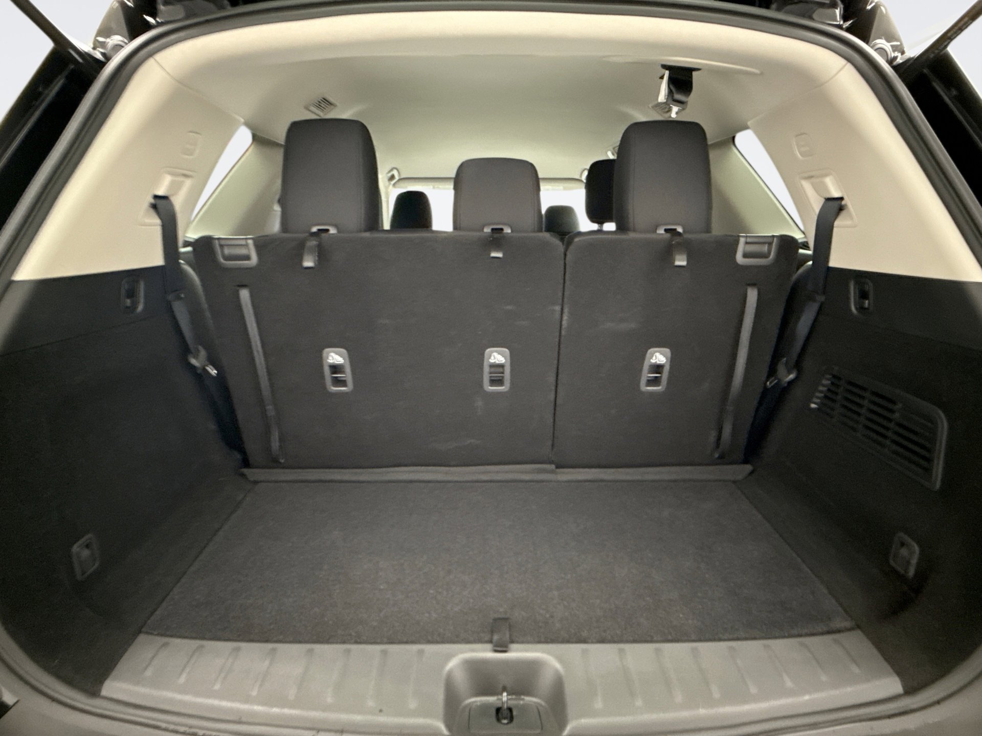 Used 2024 Nissan Pathfinder S image 21
