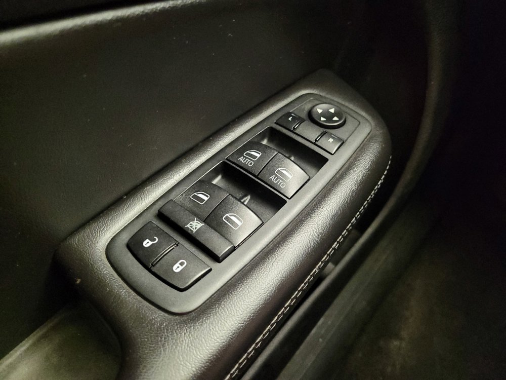 Used 2015 Chrysler 200 S w/ Comfort Group image 27